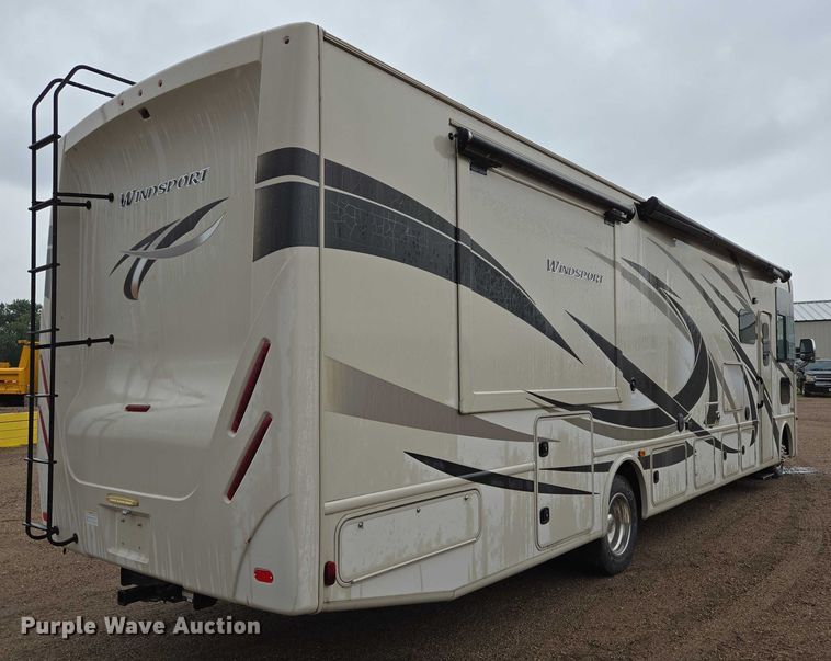 image for item ER5429 2017 Thor Motor Coach Stripped  RV