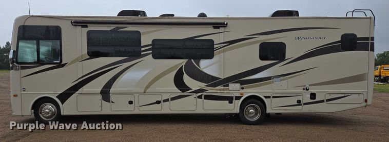 image for item ER5429 2017 Thor Motor Coach Stripped  RV