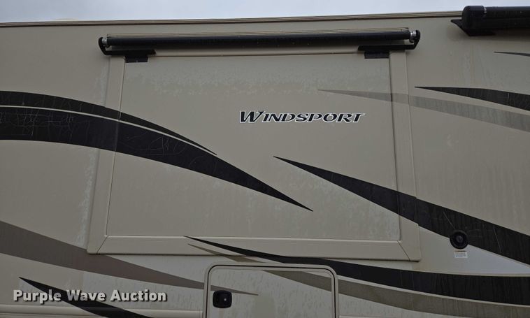 image for item ER5429 2017 Thor Motor Coach Stripped  RV