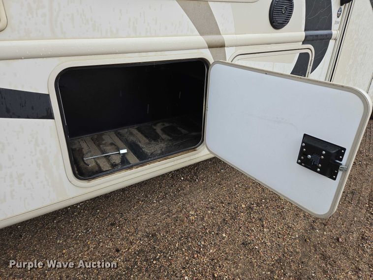 image for item ER5429 2017 Thor Motor Coach Stripped  RV