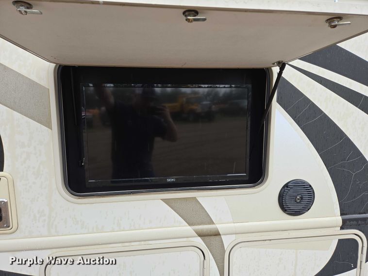 image for item ER5429 2017 Thor Motor Coach Stripped  RV