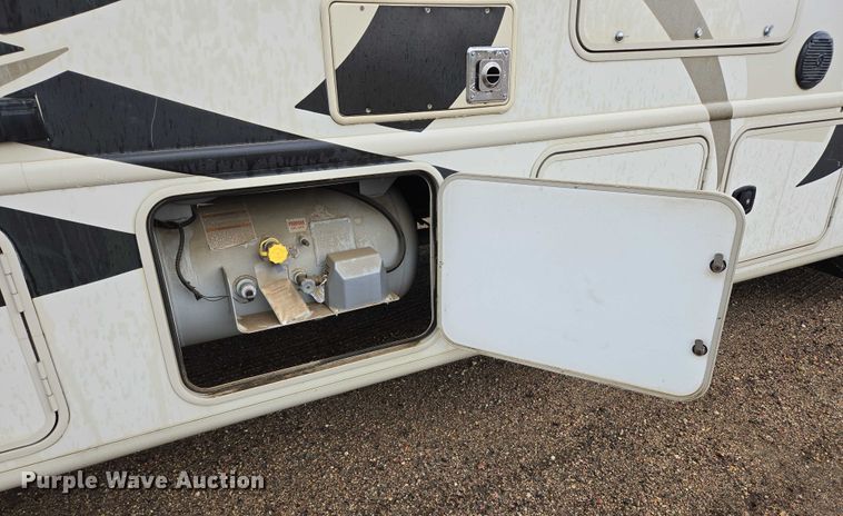 image for item ER5429 2017 Thor Motor Coach Stripped  RV