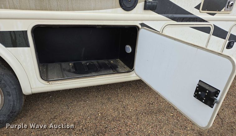 image for item ER5429 2017 Thor Motor Coach Stripped  RV