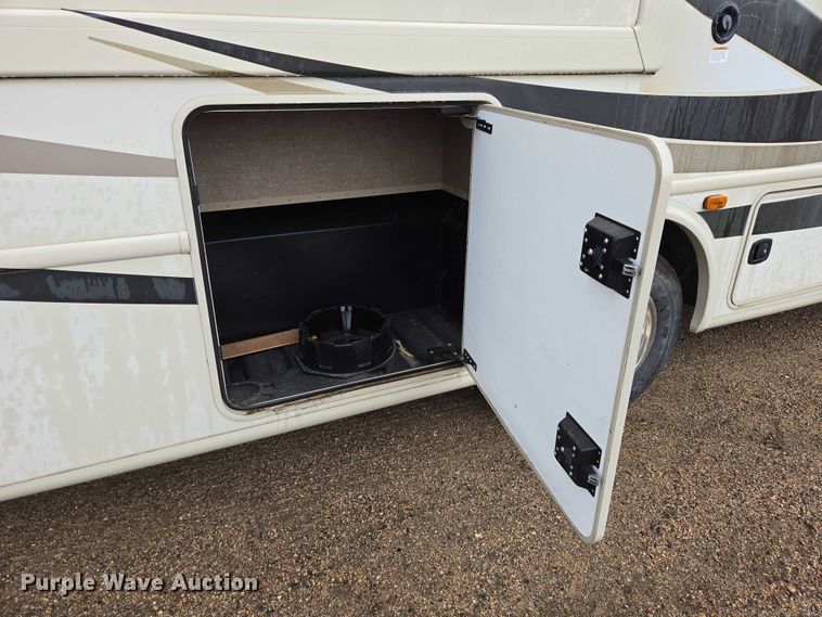 image for item ER5429 2017 Thor Motor Coach Stripped  RV