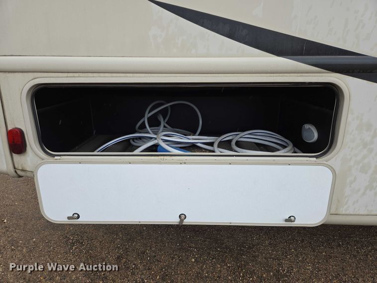 image for item ER5429 2017 Thor Motor Coach Stripped  RV