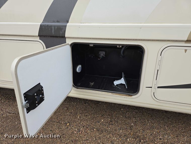 image for item ER5429 2017 Thor Motor Coach Stripped  RV