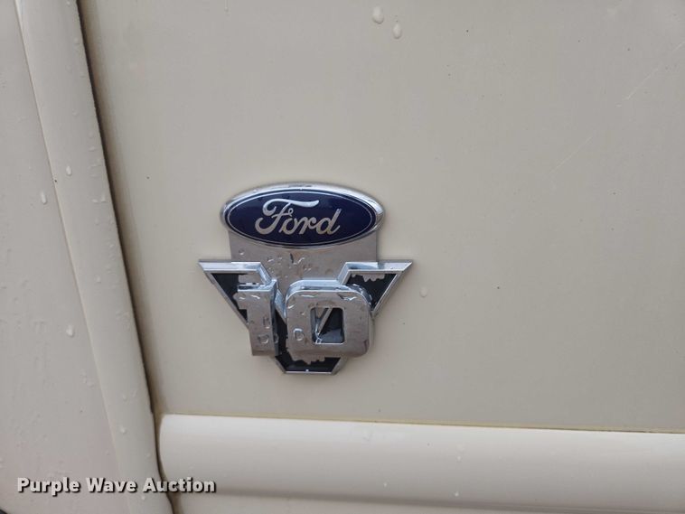 image for item ER5429 2017 Thor Motor Coach Stripped  RV