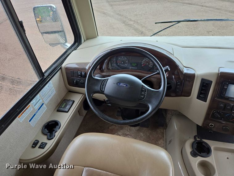 image for item ER5429 2017 Thor Motor Coach Stripped  RV