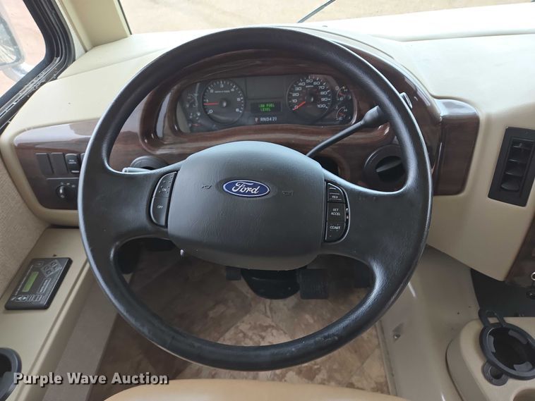 image for item ER5429 2017 Thor Motor Coach Stripped  RV