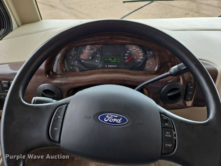 image for item ER5429 2017 Thor Motor Coach Stripped  RV