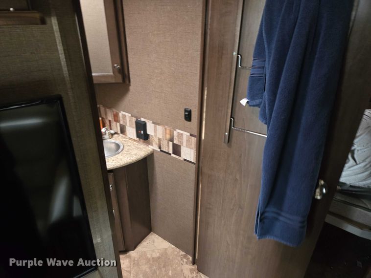 image for item ER5429 2017 Thor Motor Coach Stripped  RV