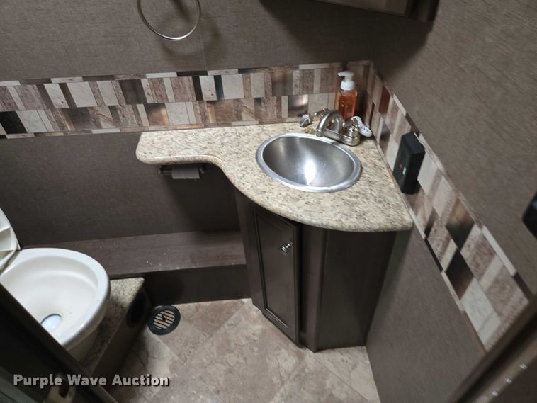 image for item ER5429 2017 Thor Motor Coach Stripped  RV