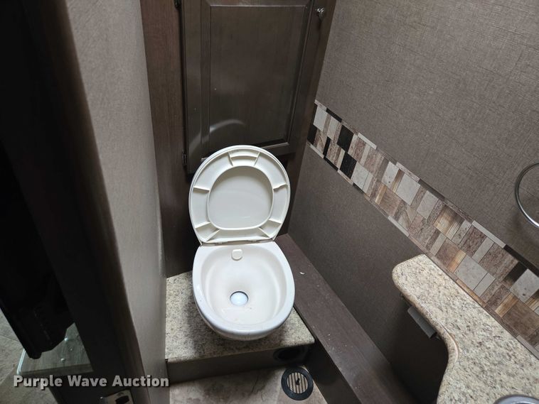 image for item ER5429 2017 Thor Motor Coach Stripped  RV