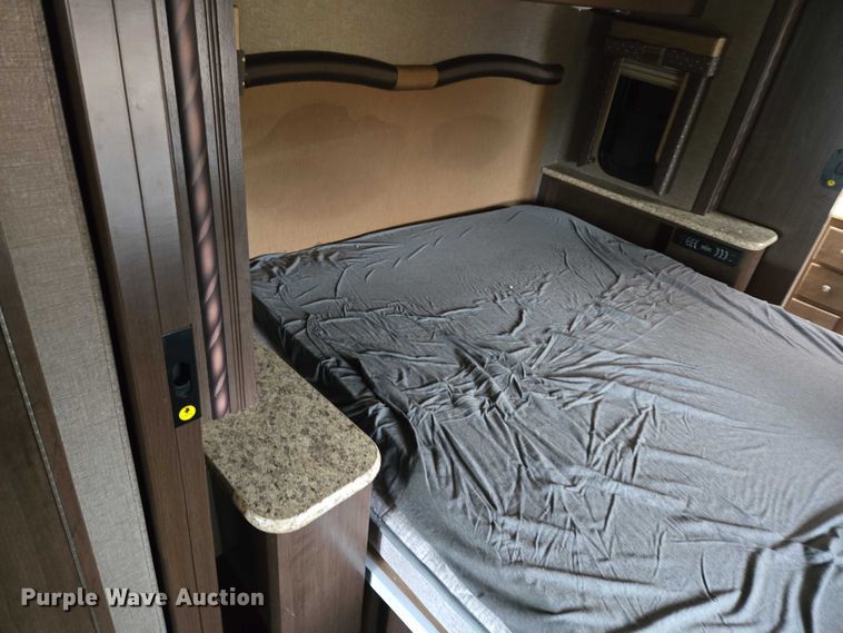 image for item ER5429 2017 Thor Motor Coach Stripped  RV