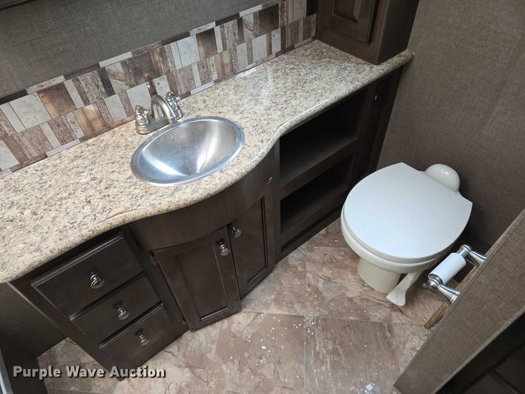 image for item ER5429 2017 Thor Motor Coach Stripped  RV