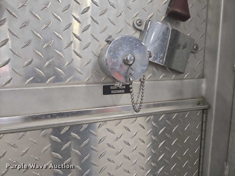 image for item ER5431 1985 GMC 7000 pumper fire truck