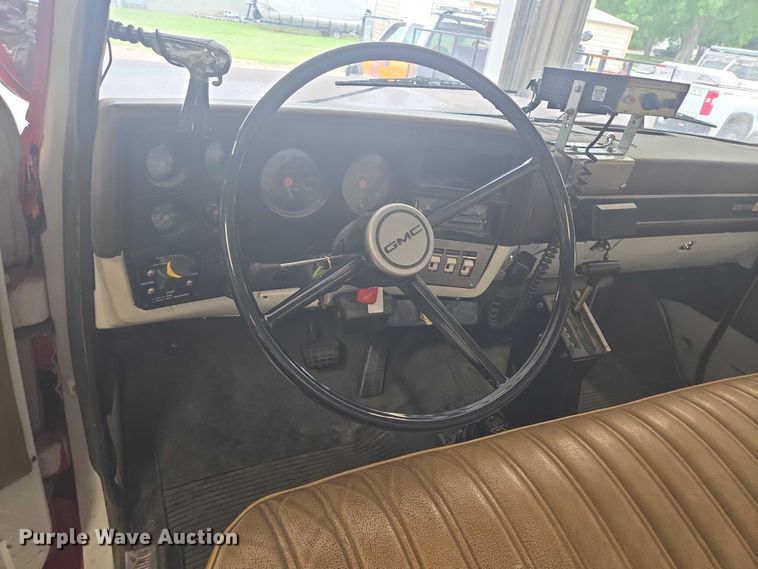 image for item ER5431 1985 GMC 7000 pumper fire truck