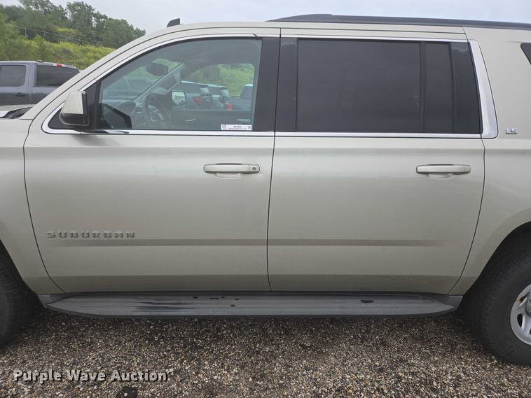 image for item ER5436 2015 Chevrolet Suburban SUV