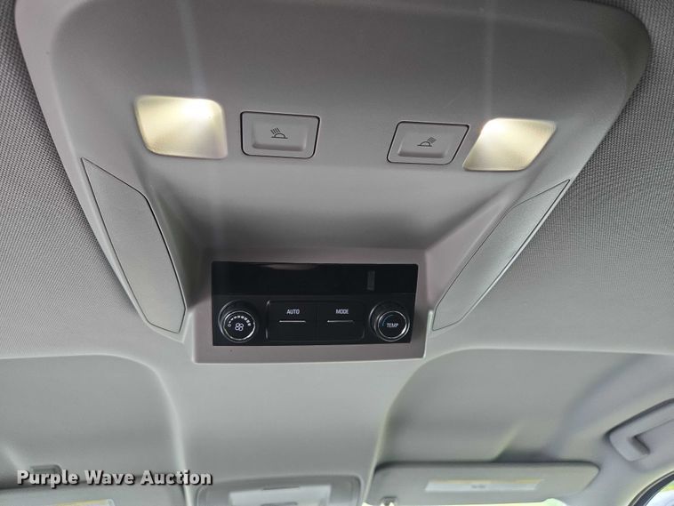 image for item ER5436 2015 Chevrolet Suburban SUV