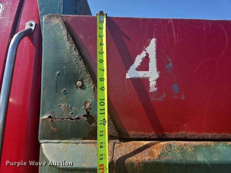 image for item ER5442 2005 Sterling L7500 dump truck