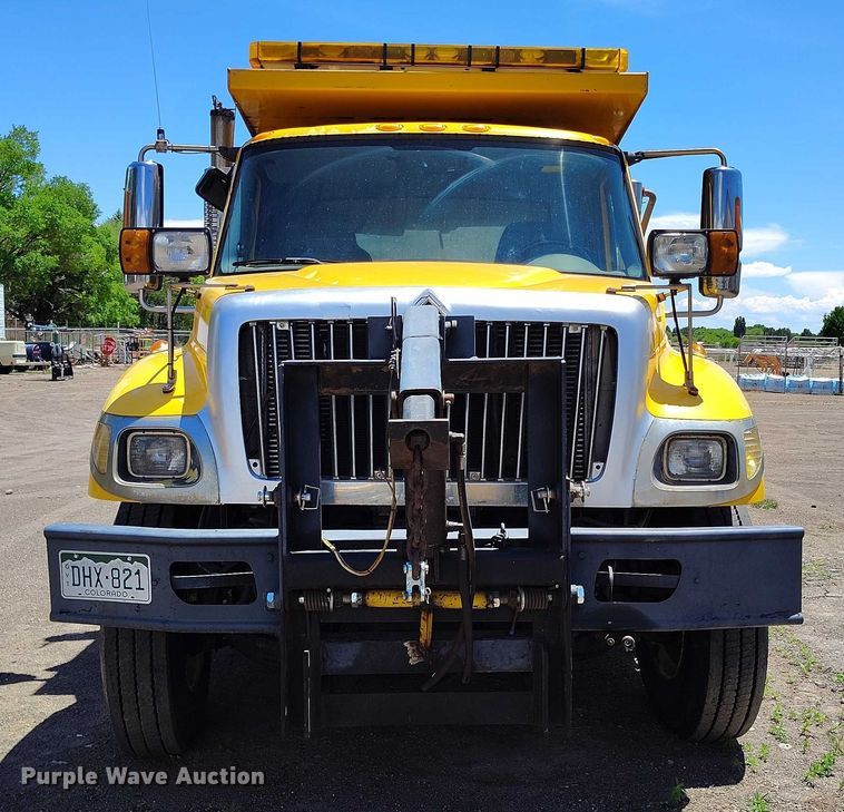 image for item IP9625 2005 International 7400 dump truck