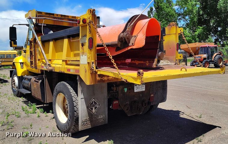 image for item IP9625 2005 International 7400 dump truck