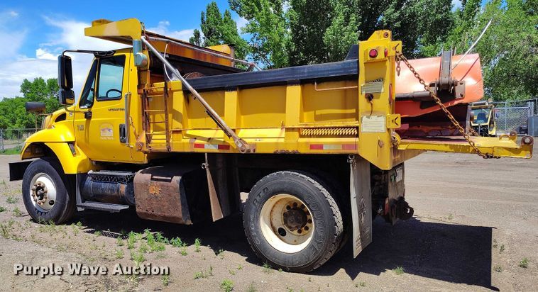 image for item IP9625 2005 International 7400 dump truck