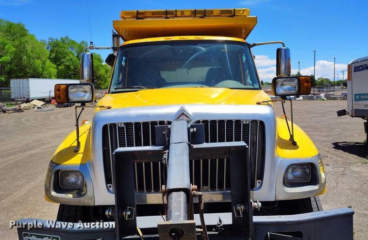 image for item IP9625 2005 International 7400 dump truck