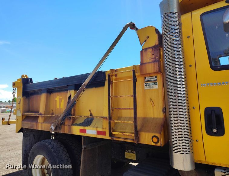 image for item IP9625 2005 International 7400 dump truck