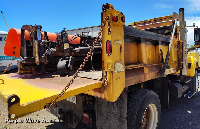 image for item IP9625 2005 International 7400 dump truck