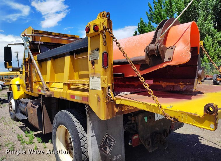 image for item IP9625 2005 International 7400 dump truck
