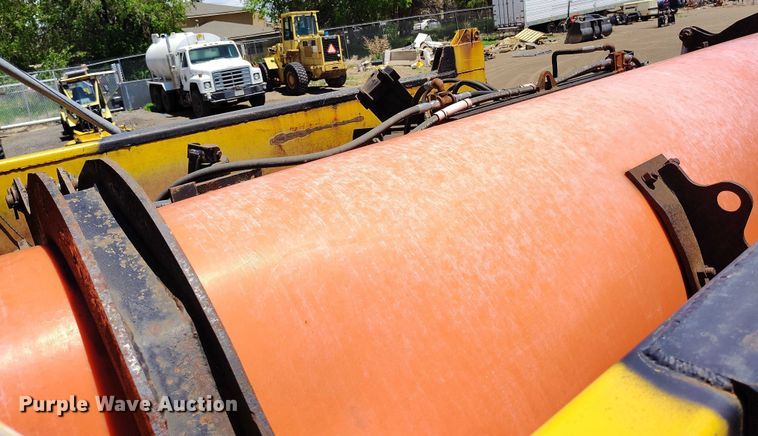 image for item IP9625 2005 International 7400 dump truck