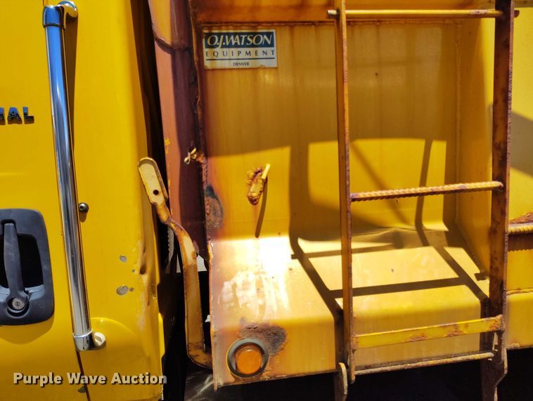 image for item IP9625 2005 International 7400 dump truck