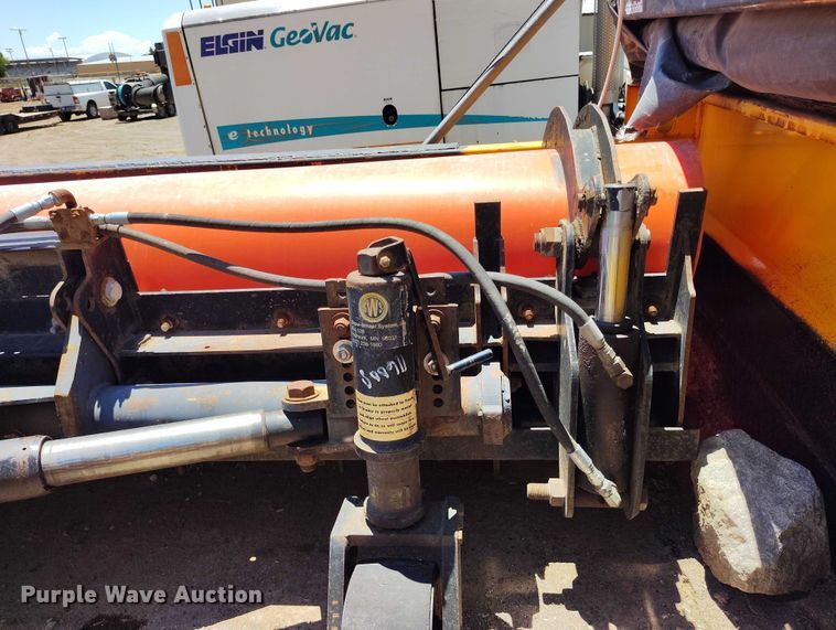 image for item IP9625 2005 International 7400 dump truck