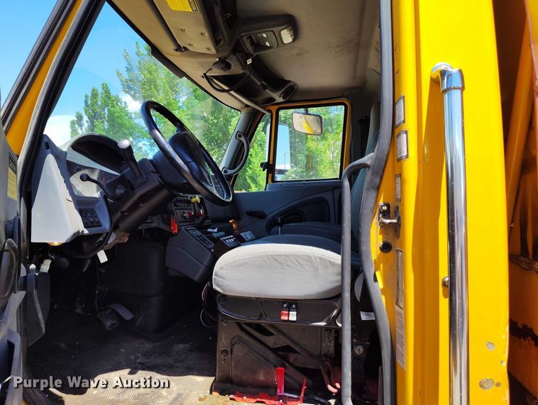 image for item IP9625 2005 International 7400 dump truck