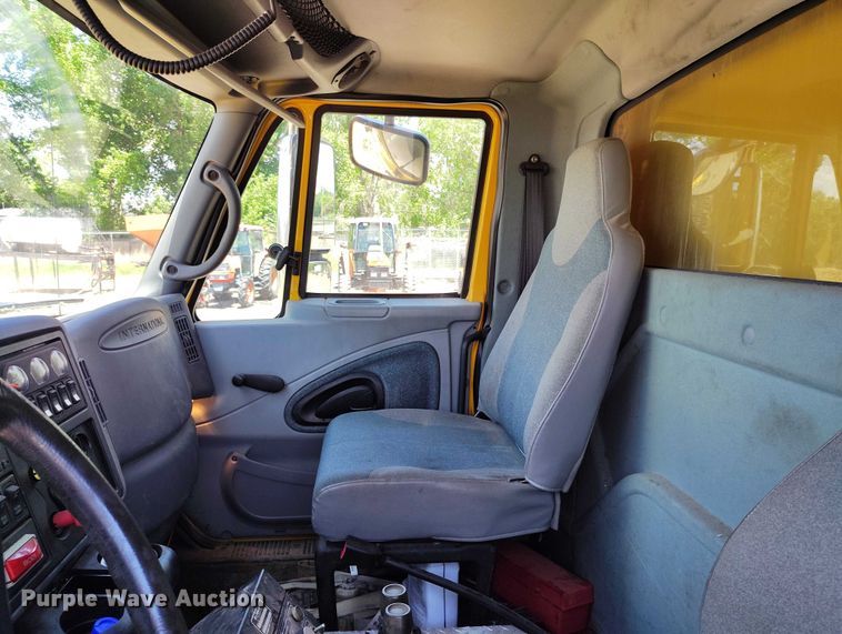 image for item IP9625 2005 International 7400 dump truck