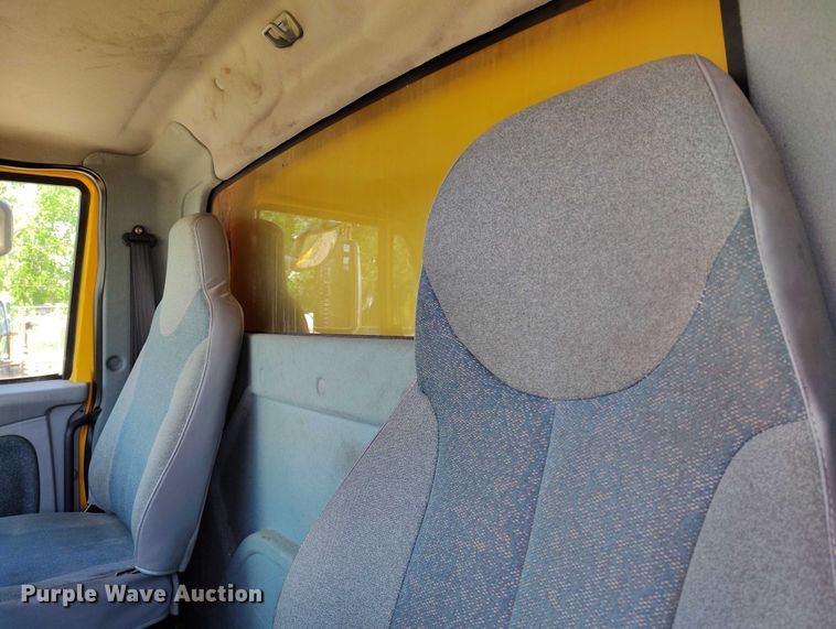 image for item IP9625 2005 International 7400 dump truck