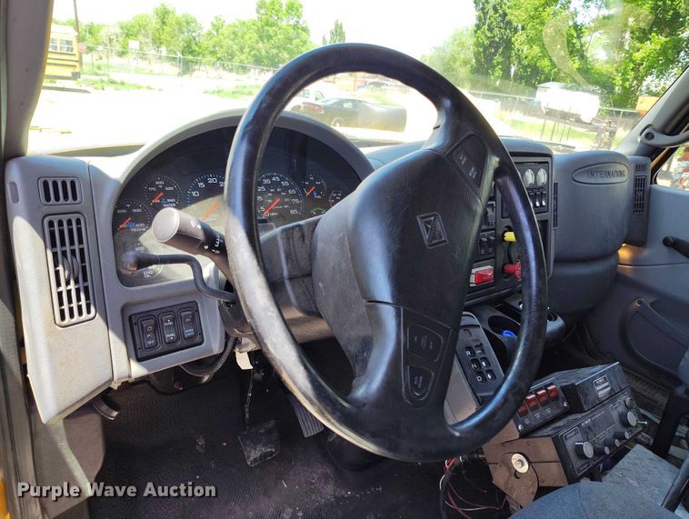 image for item IP9625 2005 International 7400 dump truck