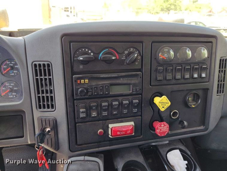 image for item IP9625 2005 International 7400 dump truck