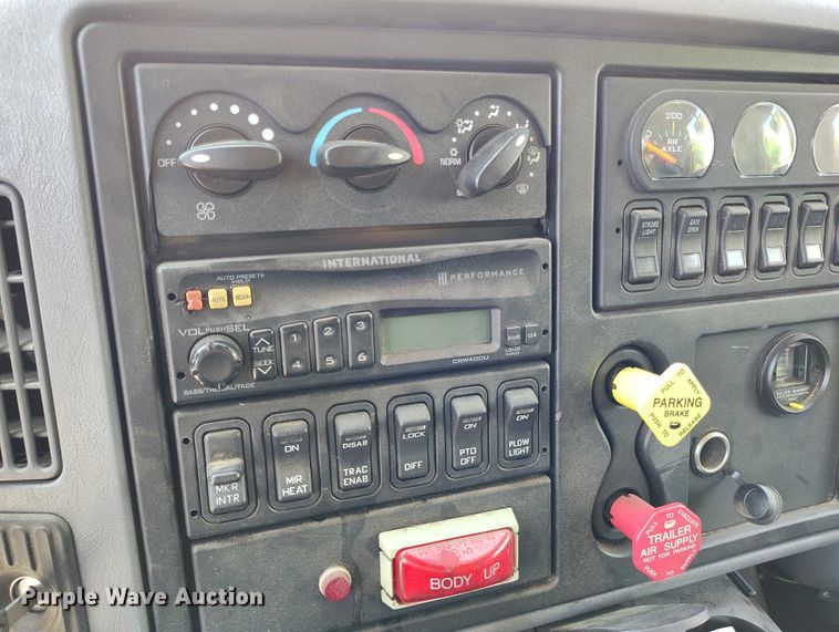 image for item IP9625 2005 International 7400 dump truck