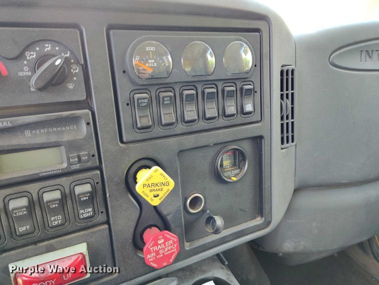 image for item IP9625 2005 International 7400 dump truck