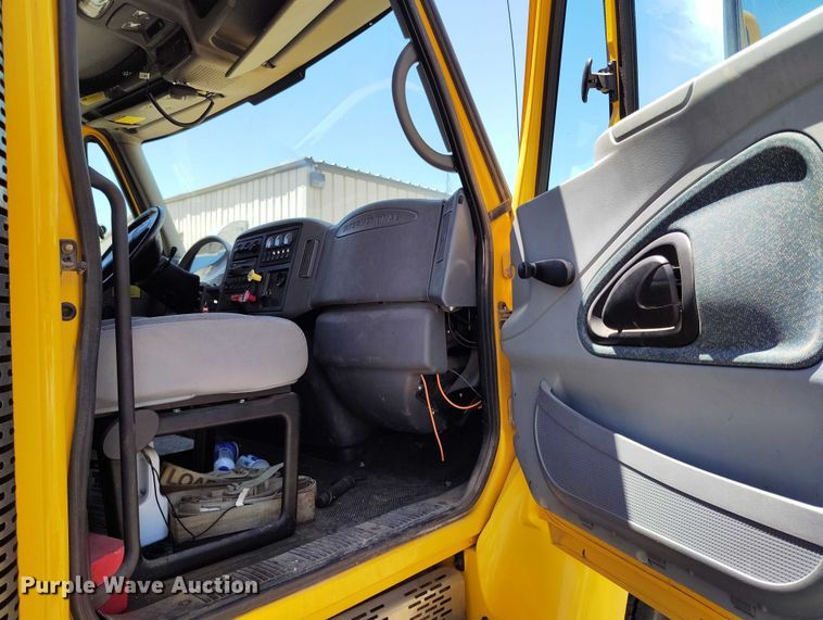 image for item IP9625 2005 International 7400 dump truck