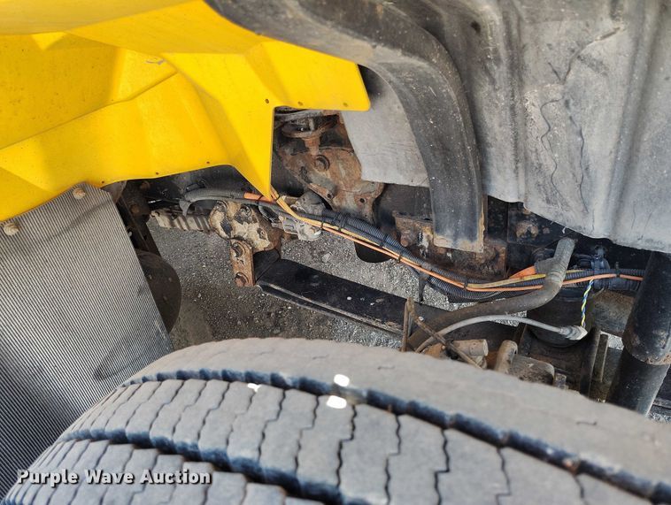 image for item IP9625 2005 International 7400 dump truck