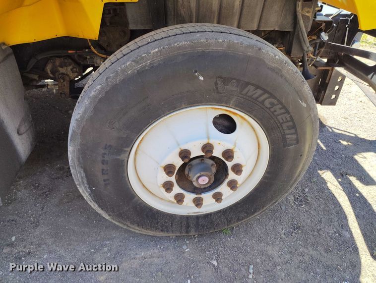 image for item IP9625 2005 International 7400 dump truck