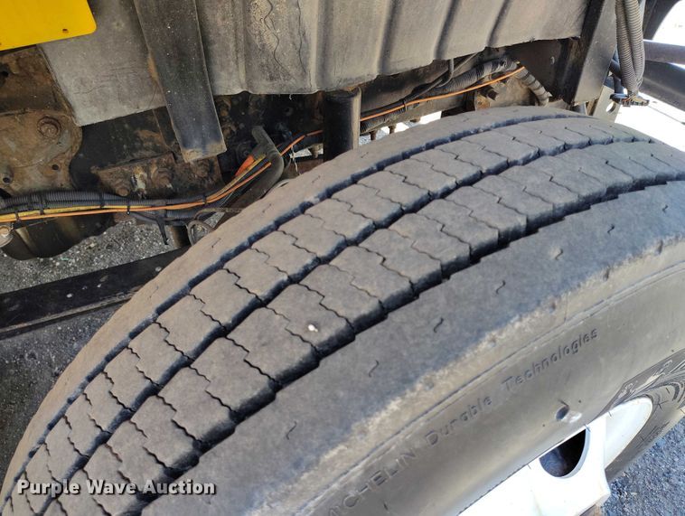 image for item IP9625 2005 International 7400 dump truck