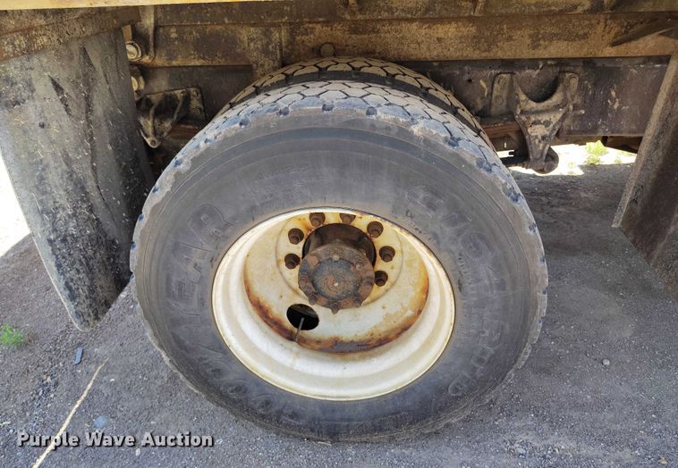 image for item IP9625 2005 International 7400 dump truck