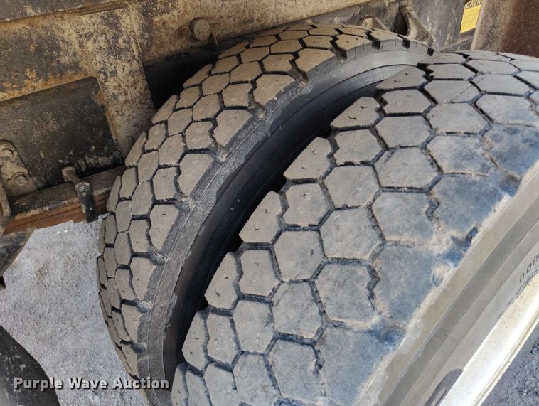 image for item IP9625 2005 International 7400 dump truck