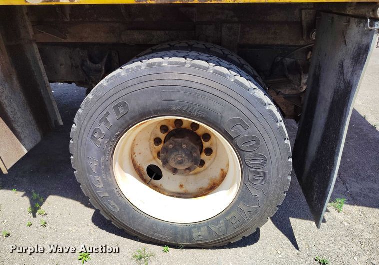 image for item IP9625 2005 International 7400 dump truck