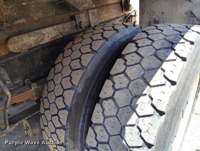 image for item IP9625 2005 International 7400 dump truck