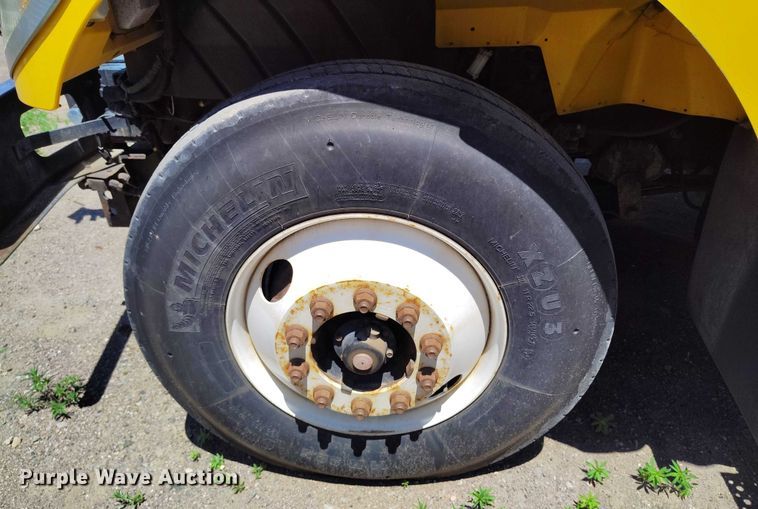 image for item IP9625 2005 International 7400 dump truck